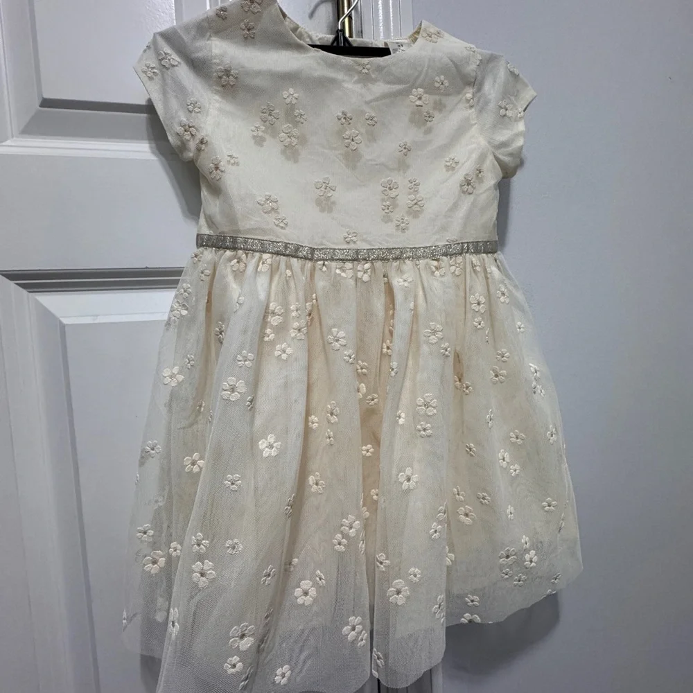 OshKosh size 3 T cream floral dress
